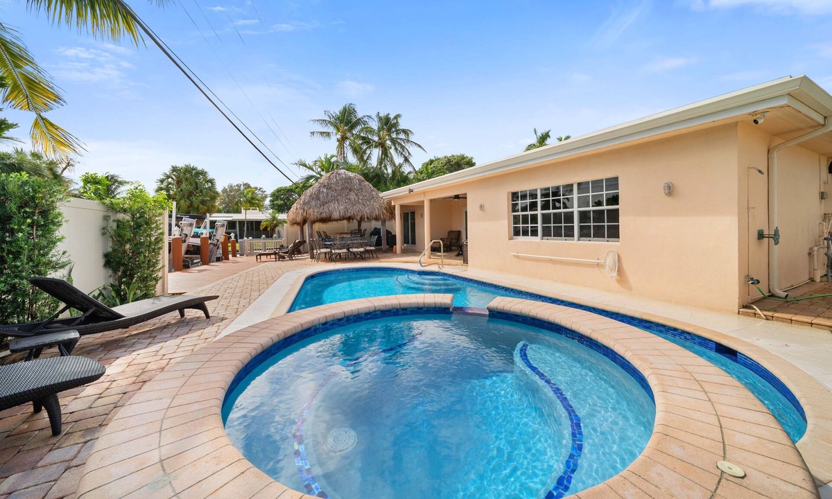 Pompano Isles House | Luxury Water Front, Heated Pool & Jacuzzi, 5br