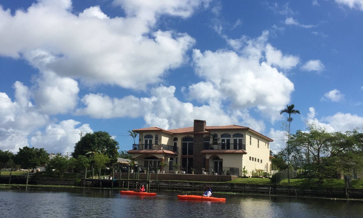 Lake Clarke Shores House | LUXURY WATERFRONT 6BR/5BA HOME - PRIVATE BOAT DOCK/POOL/HOT TUB/HOME THEATER