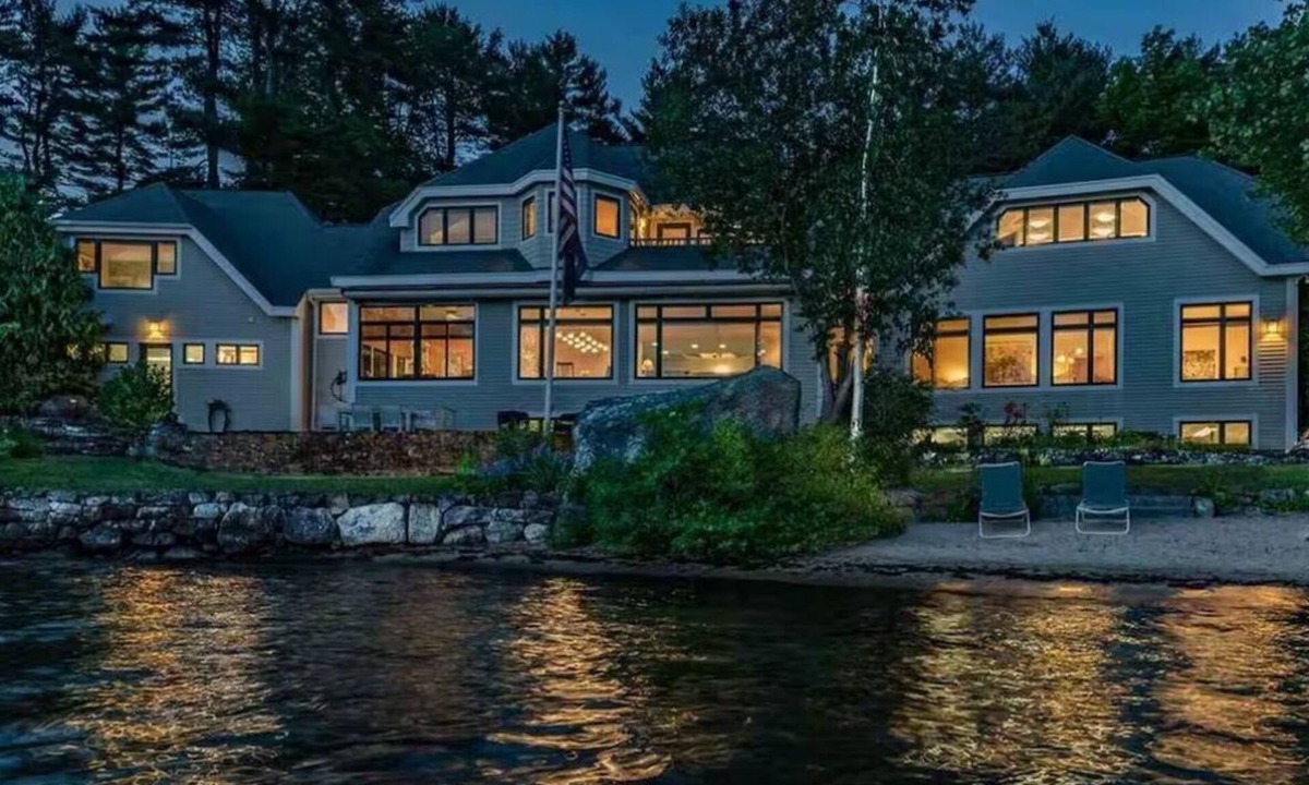 Center Tuftonboro House | Luxury Winnipesaukee Lakefront 6-bedroom with beach & AC in charming Tuftonboro