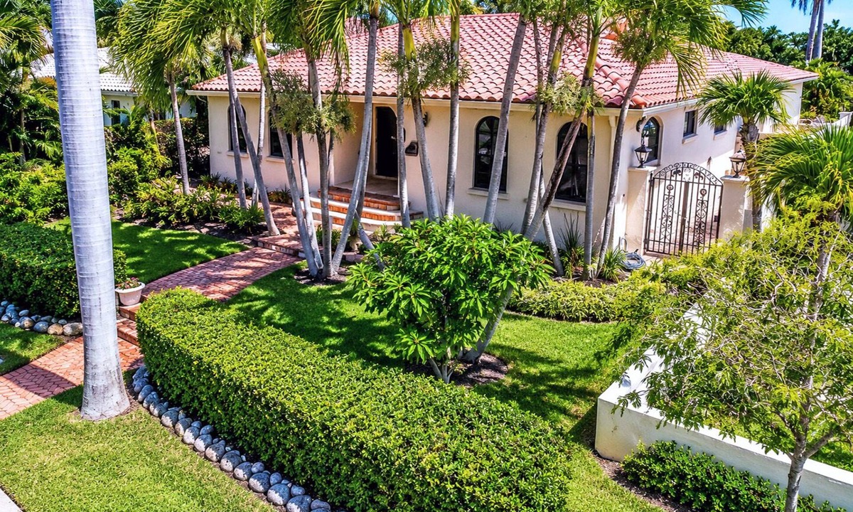 South Lake Villa | Magnificent Villa by Lake near Hollywood Beach