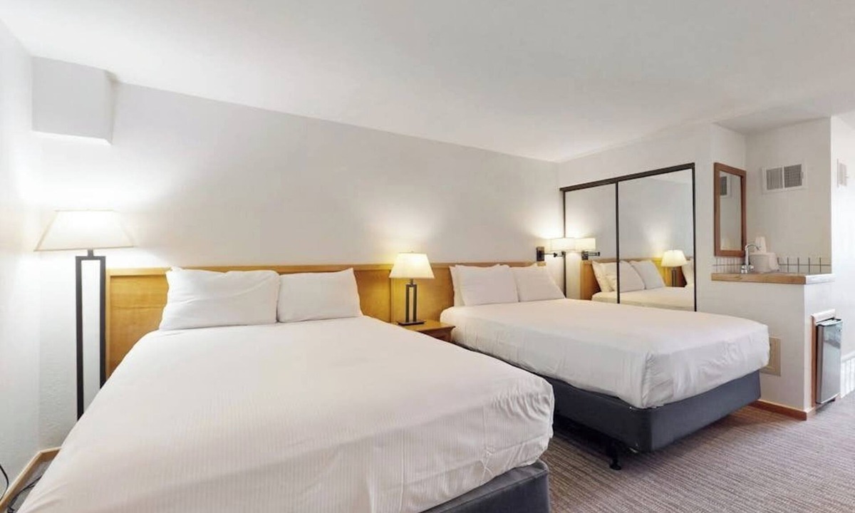 West End Cabin | Main Street room - hot tub & pool - walk to lifts, dog-friendly, second floor