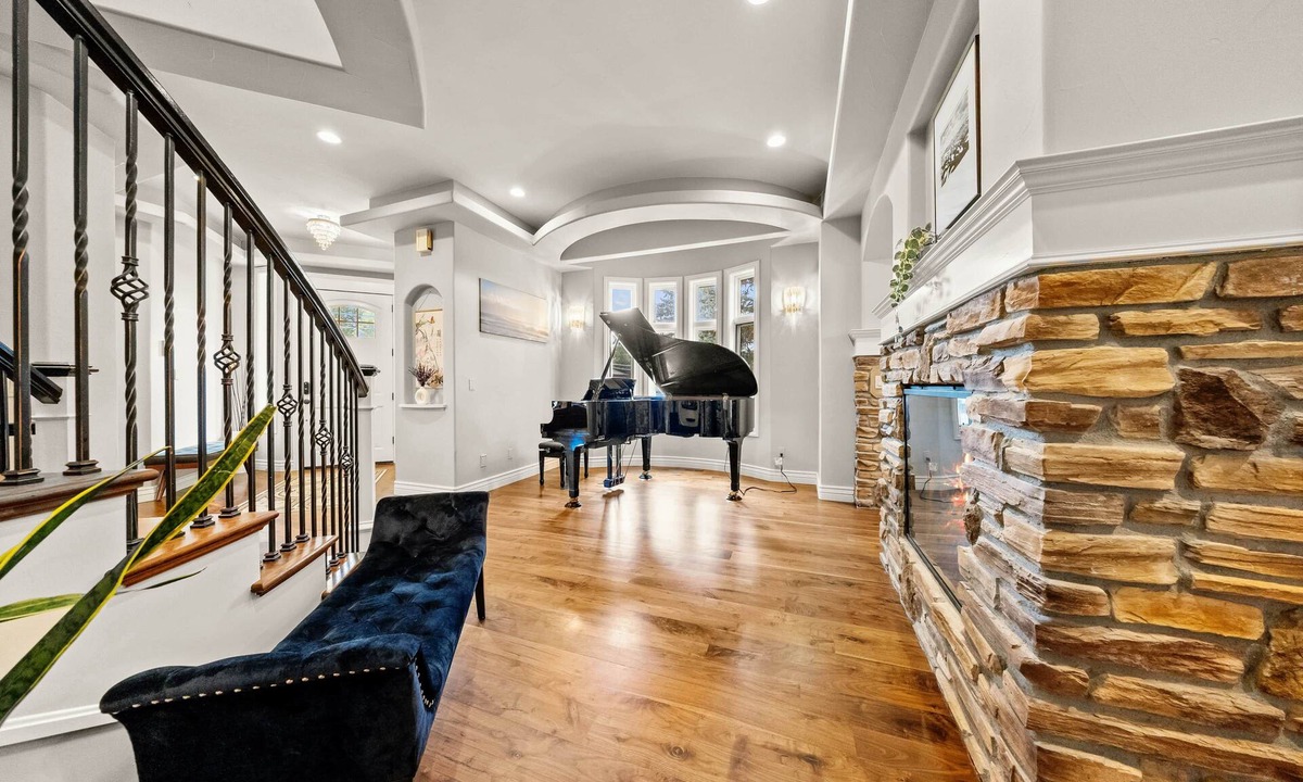 University Park House | Maison Monroe. Entertainment basement/theater/gym