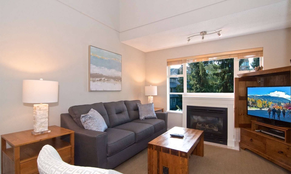 Blackcomb Condo | Major rate reduction due to pool closure -Newly remodeled lofted condo- 90 yards to Gondola