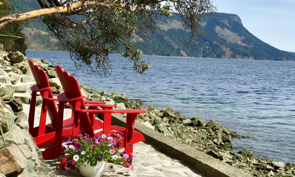 Maple Bay House | Maple Bay beachfront suite, just steps to your private beach patio