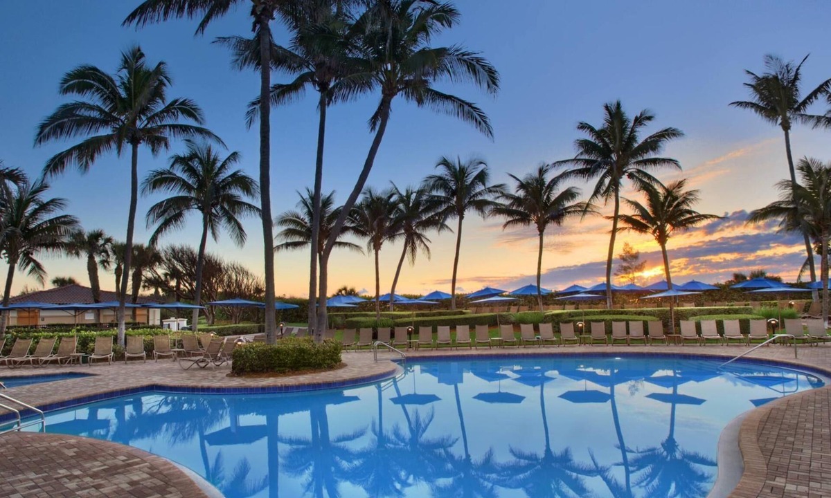 Palm Beach Shores Resort | Marriott Ocean Pointe- 2 Bedroom Unit Sleeps 8!