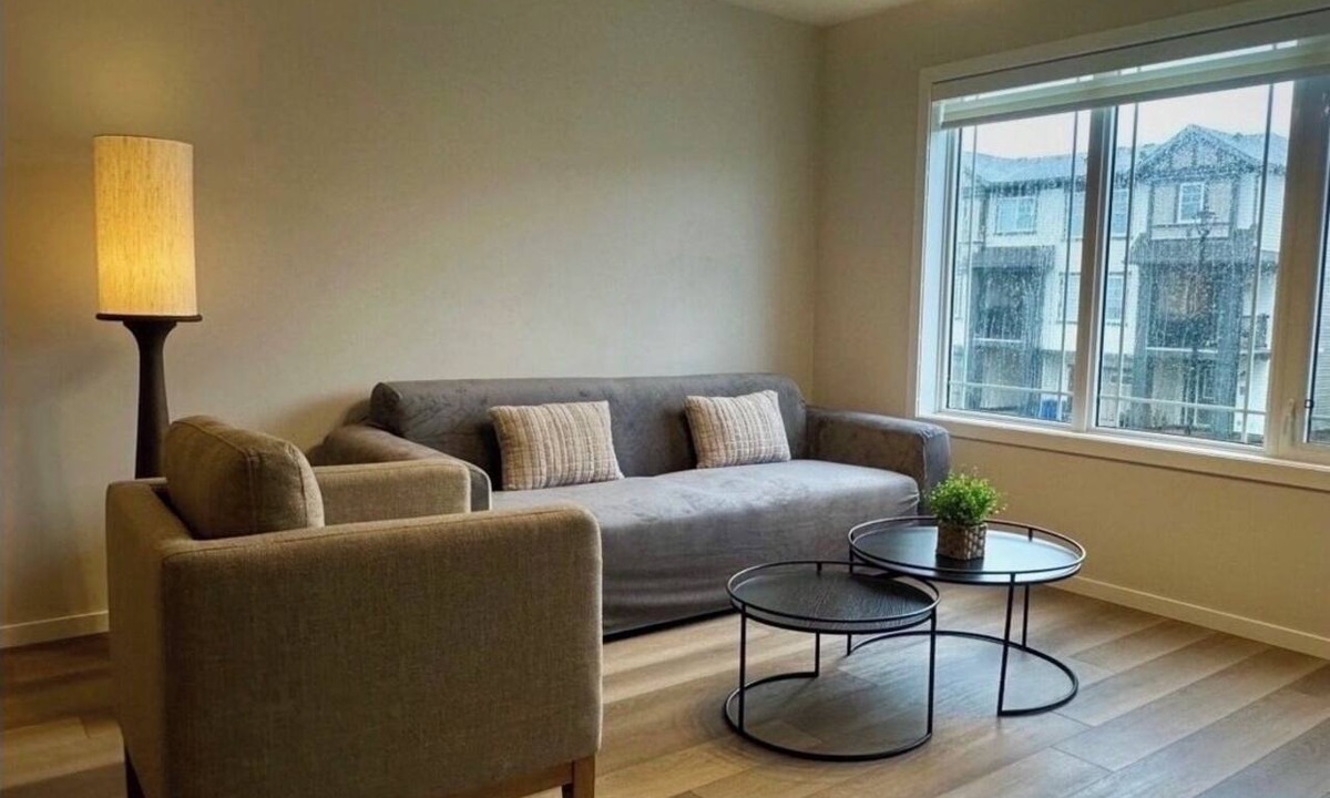 Airdrie House | Marvelous Newly Built Three-Level Townhome in Airdrie