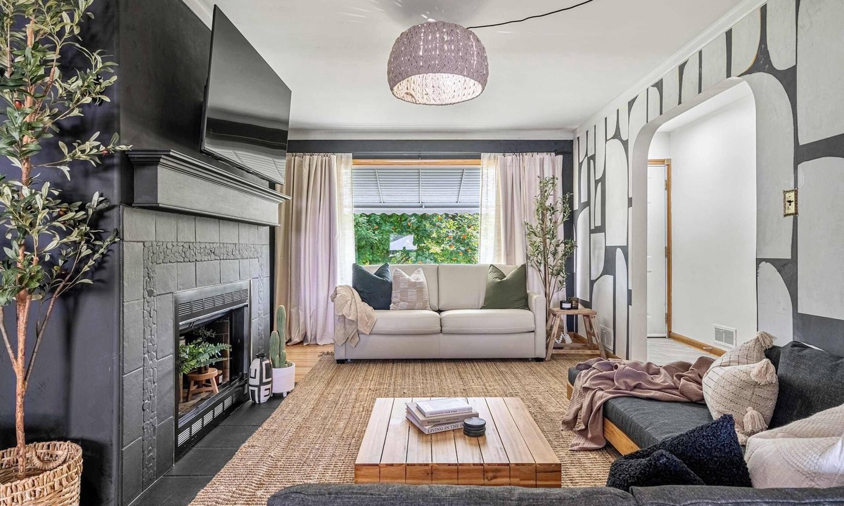 Red Deer House | Maverick | Sleeps 18 | Two Kitchens | Family Home