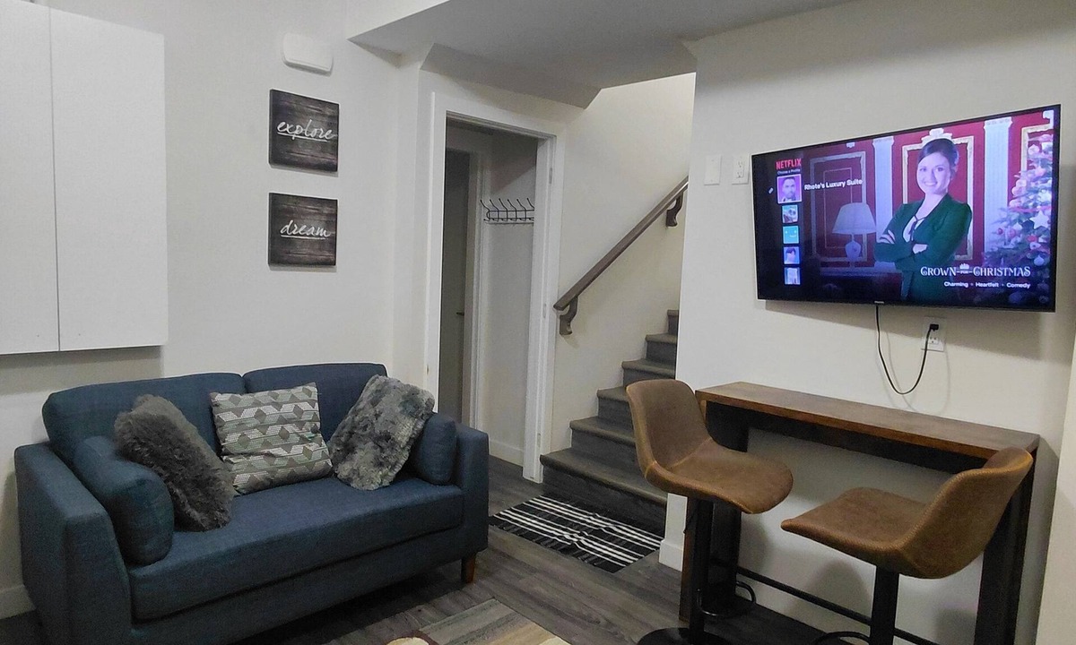Saskatoon House | MegaVille: Serene, peaceful and relaxing apartment while working or on vacation.