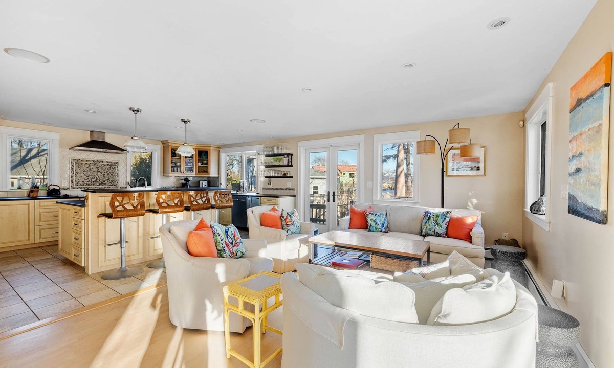 Biddeford Pool House | Mermaid House - A Sunny Seaside Escape