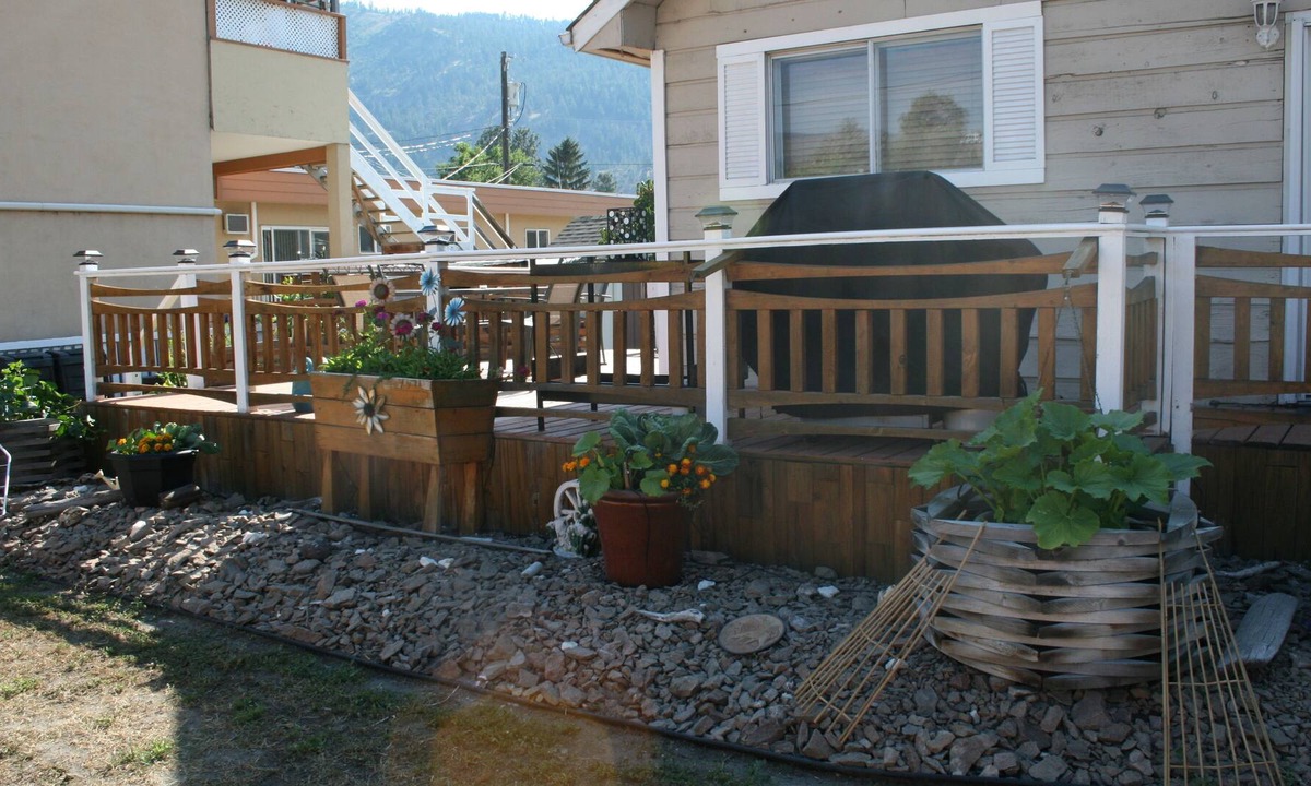Okanagan-Similkameen House | middle of wine, golf and lake country