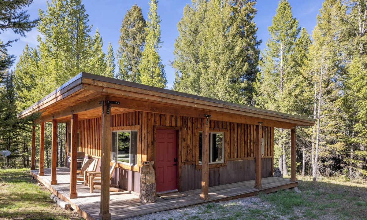 Lazy Acres Cabin | Mini Moose Cabin: New Listing, same great cabin with AC!