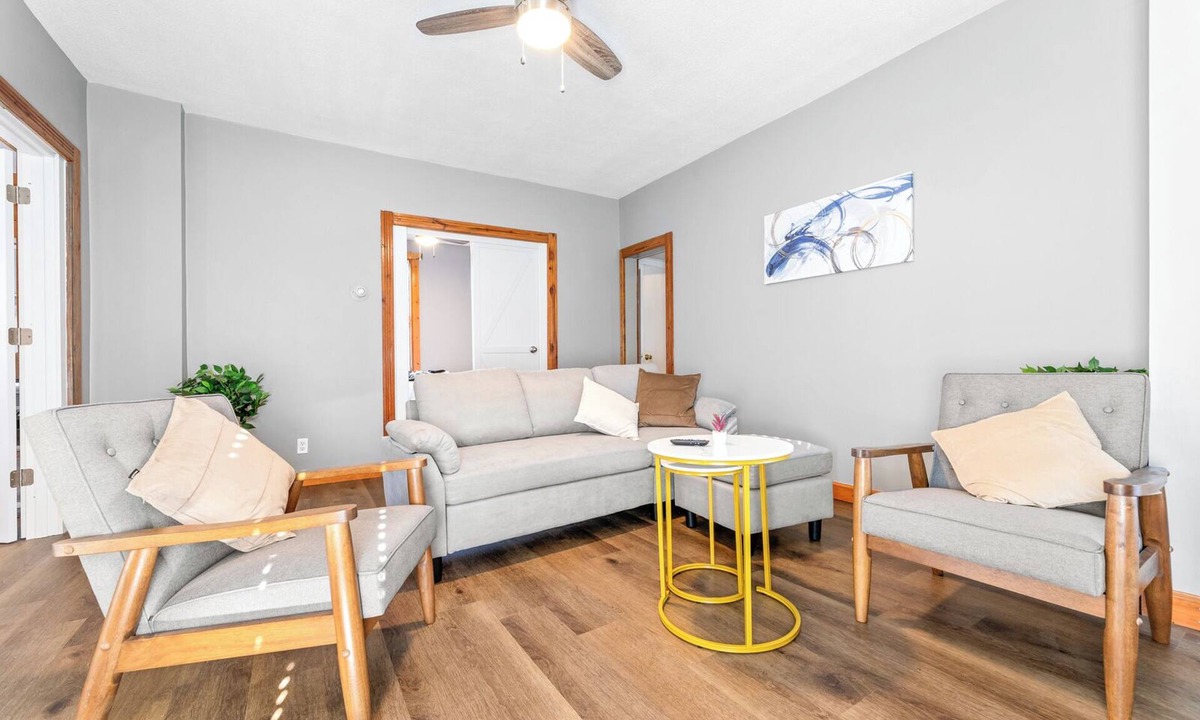 Tremont House | Mins to DT · Pet Friendly · Parking · Tremont