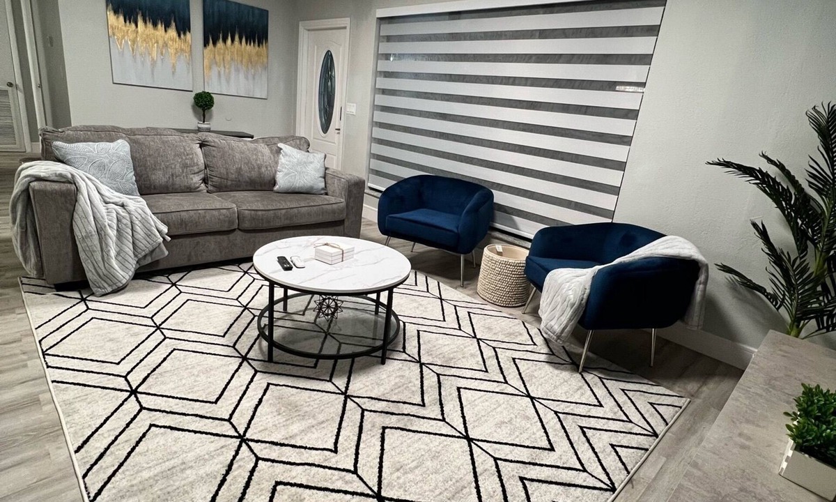 West Park House | Minutes from beaches, airports & stadium.
