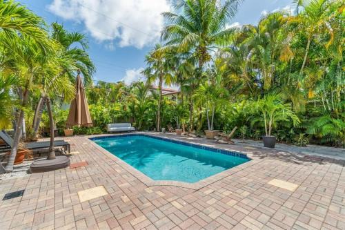 Northwood Shores House | Miramar Villa by Rove Travel - Heated Pool, Beach