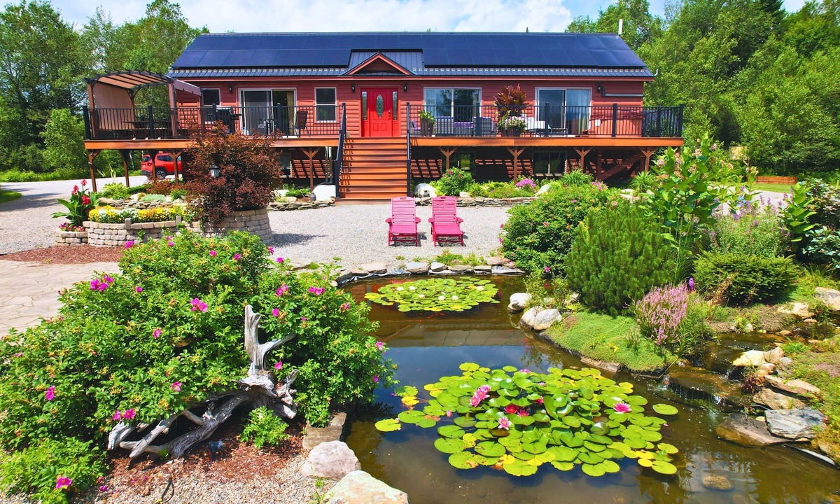 Carroll House | ML 'As Seen on TV' 1 mile from Mt Washington Hotel, great views, hot tub, fire pit, beach, trails!