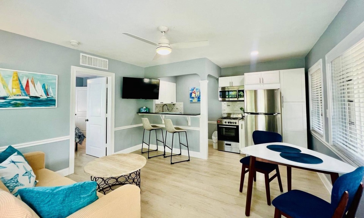 Parrot Cove Apartment | Modern 1 bedroom villa with King Bed just five minutes to the beach!