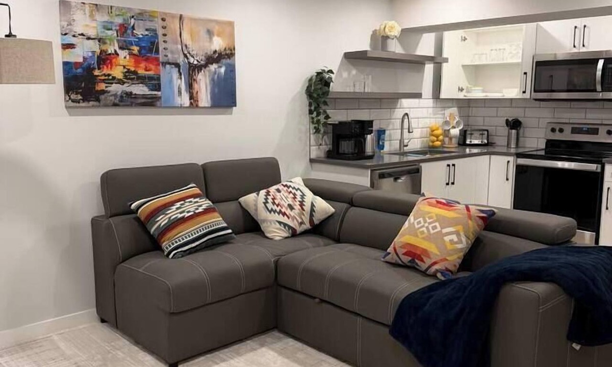 Leduc House | Modern 1Bedroom Stylish Private Basement Suite