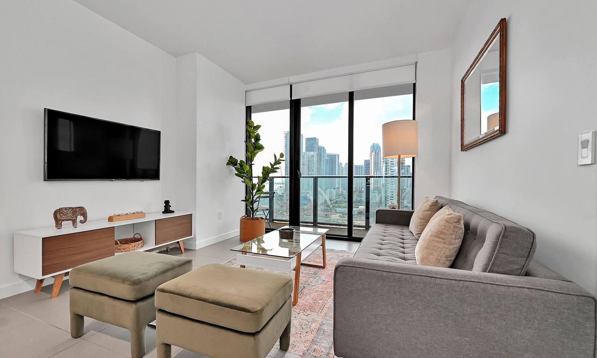 Town Square Apartment | Modern 2 Bed 2 Bath Condo in Vibrant Downtown MIA