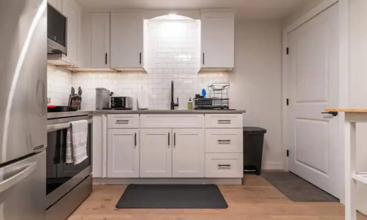 Shelburne Apartment | Modern 2-Bed Apartment-Shelburne