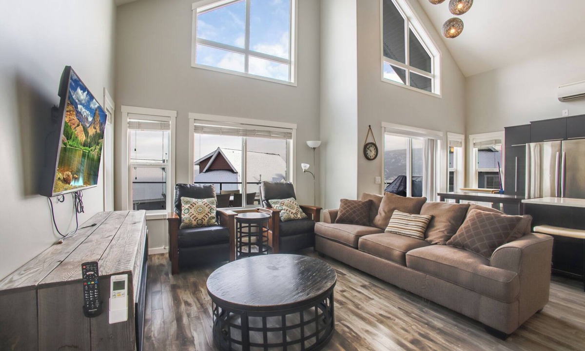 Central Okanagan Cottage | Modern 2 bedroom and Loft
