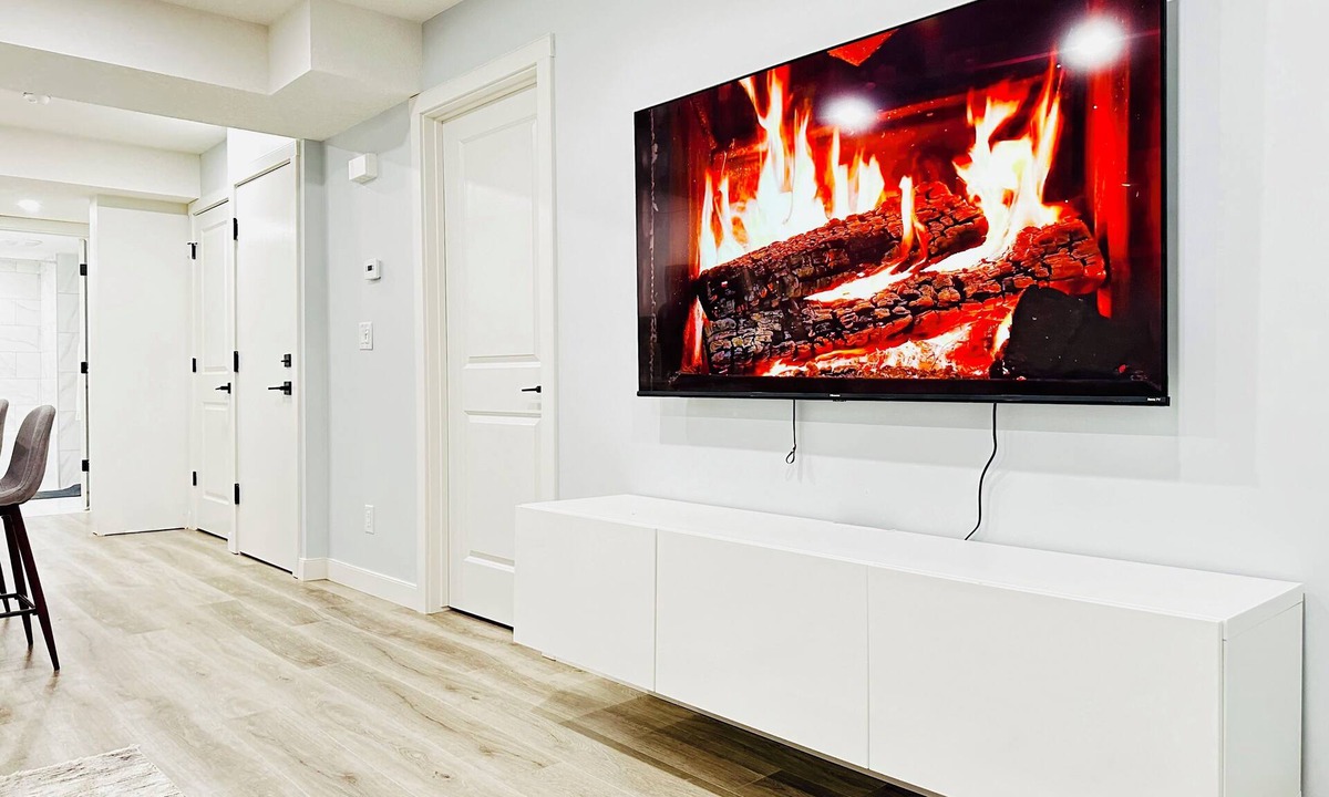 Airdrie House | Modern 2 Bedroom Suite
