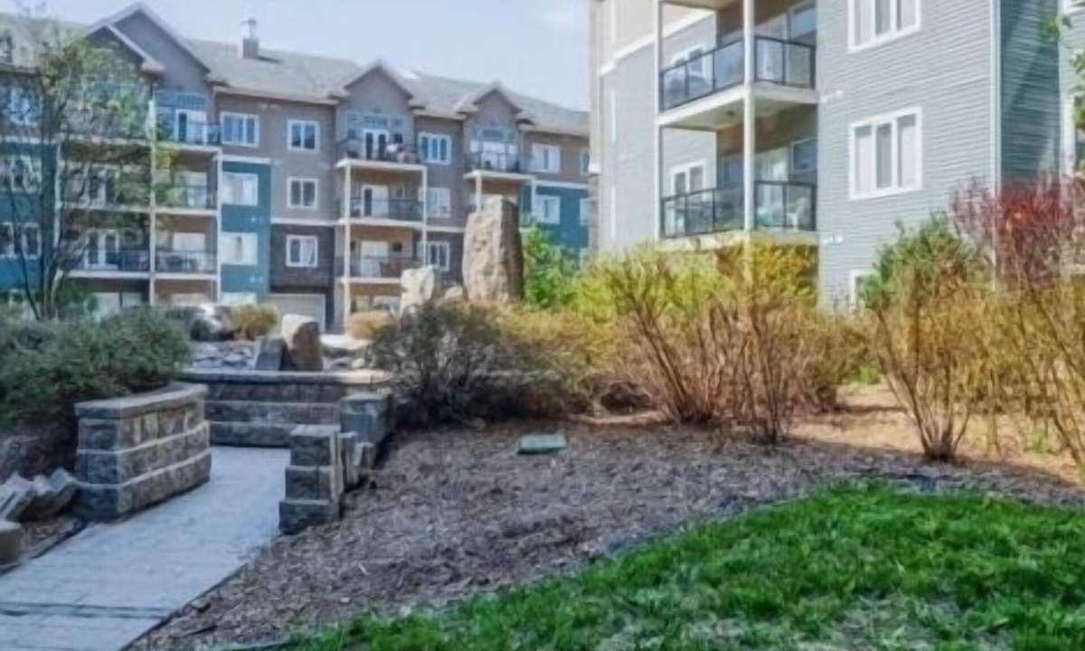 Southeast Edmonton Apartment | Modern 2bed 1bath condo with free gym and underground parking