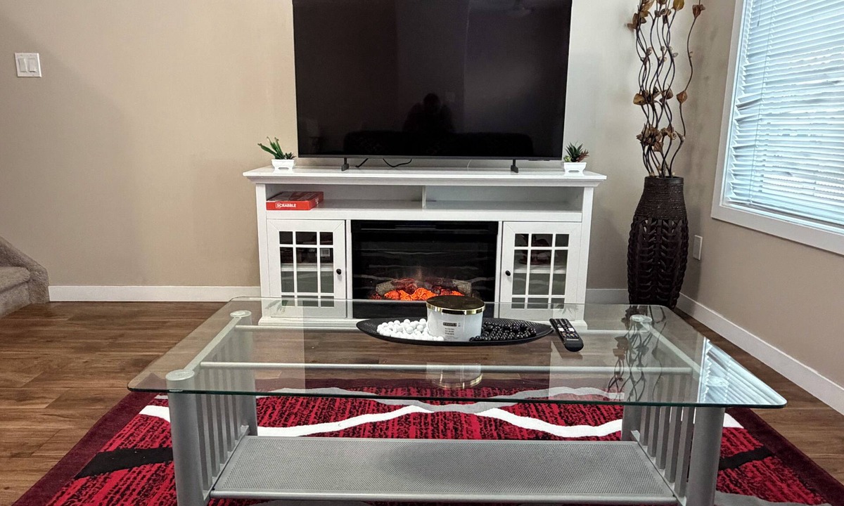 Regina Condo | Modern 3BR Condo Near Airport, Hospital & Stadium