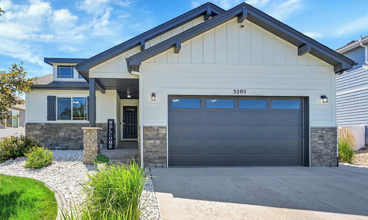 Evans House | Modern 5BR/3BA Luxury Home,Movie Nights & Comfort