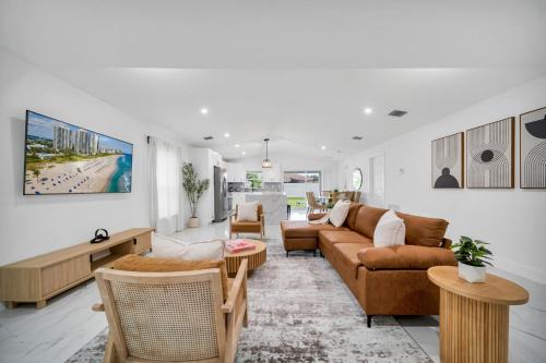 Lake Worth House | Modern and Luxurious Villa in West Palm Beach