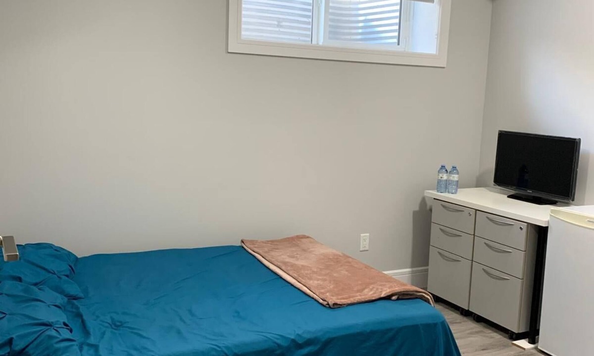 Southeast Edmonton House | Modern Cozy Basement room & Private washroom, wifi Internet, TV and much more.