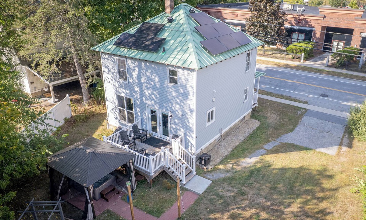 Keene House | Modern Downtown Escape HotTub Fire Pit Games 12ppl