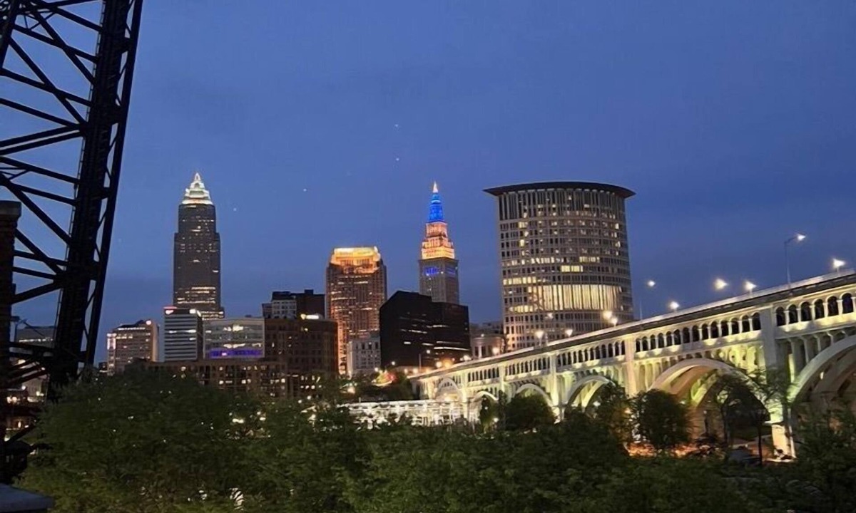 Ohio City House | Modern Home in heart of Cleveland Flats with stunnnig views of Cuyahoga River