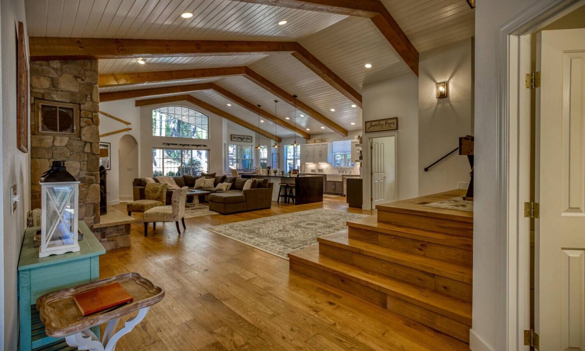 Pagosa Springs House | Modern Home with Hot tub and fireplace