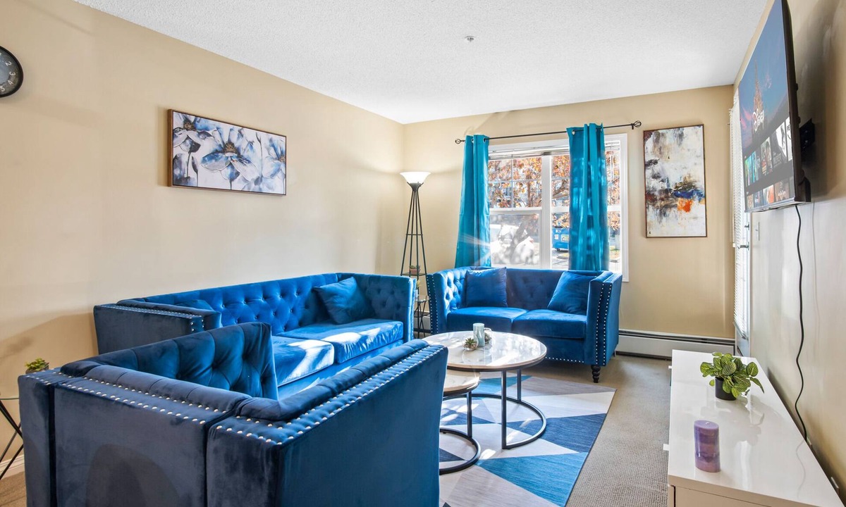 Southwest Edmonton Condo | Modern King Bed Suite W/Dsy,Wifi,UGPrkg Enjoy