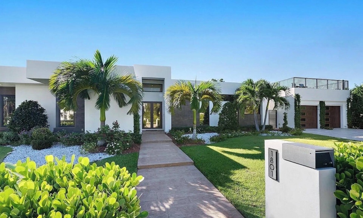 College Park House | Modern Luxe Lake Worth Beach Oasis w/Rooftop Terrace, Heated Pool+Spa, Gym Space