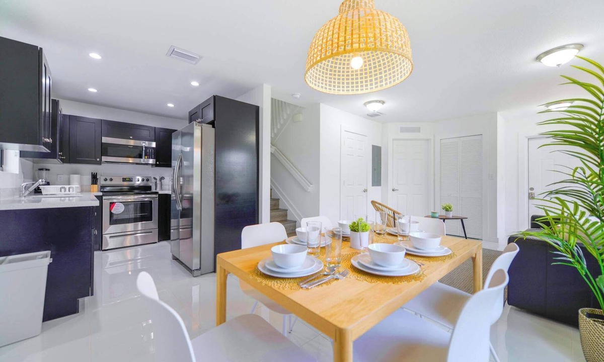 Seybold Apartment | Modern Miami Home with Free Parking