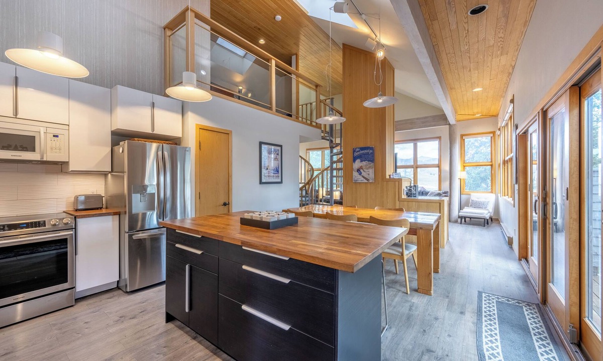 Keystone House | Modern Mountain Chalet - 5 min to world class skiing