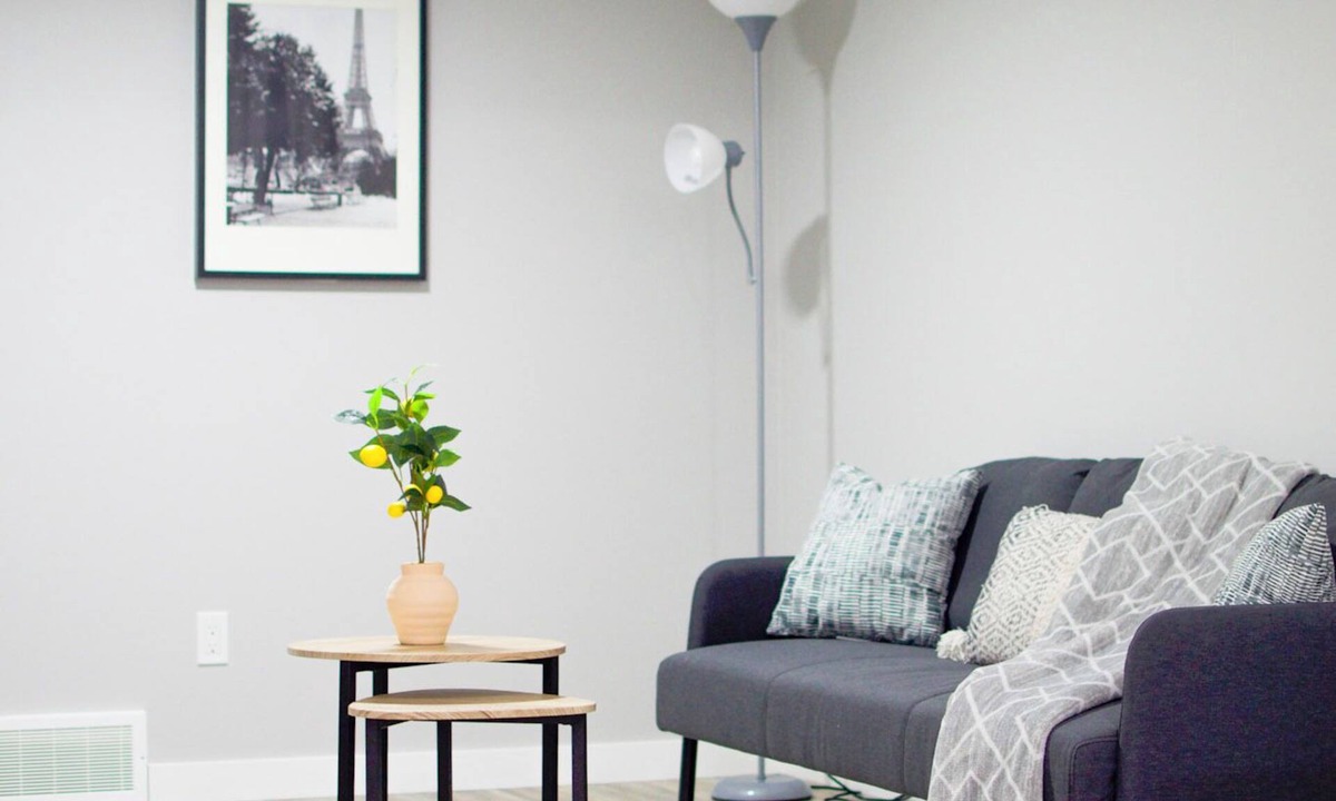 Airdrie House | Modern Private Suite Near YYC | Kitchen, Laundry & Parking