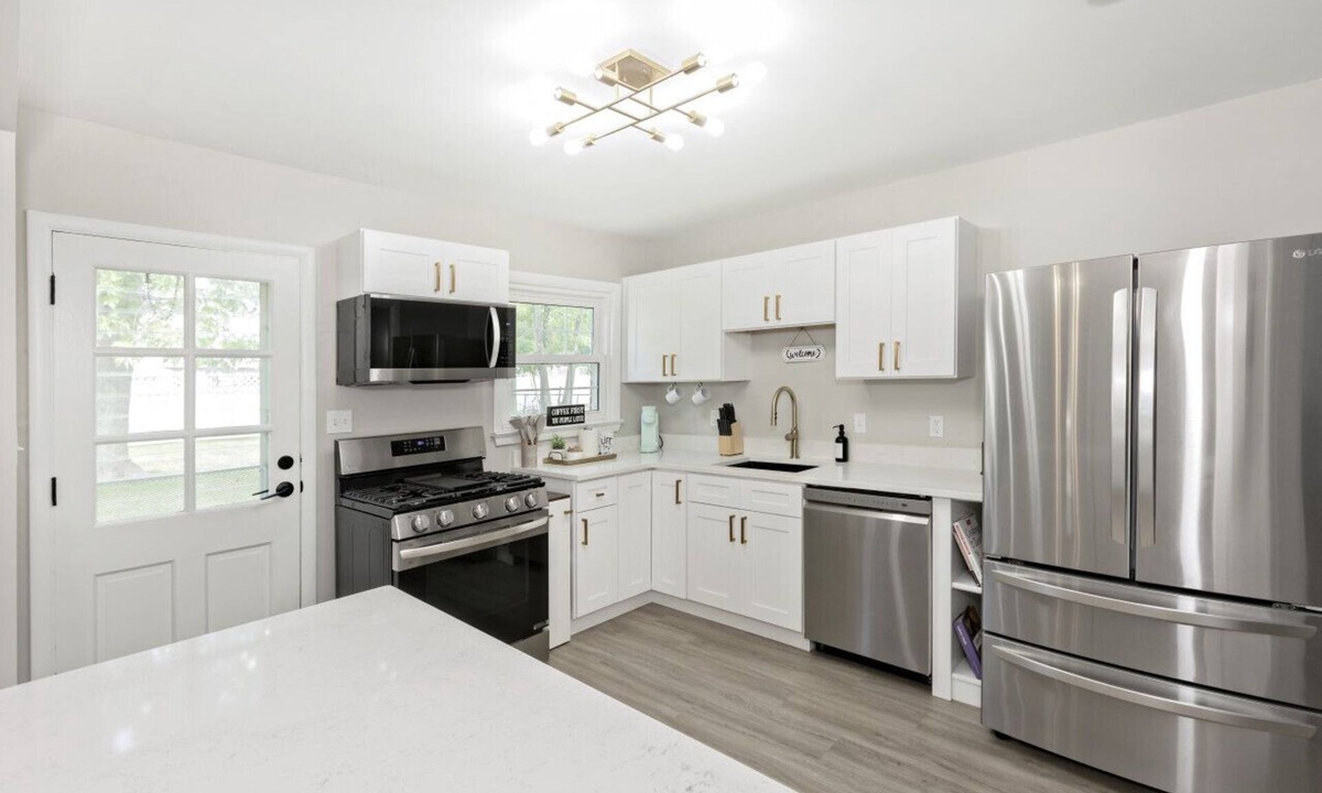 Euclid House | Modern Ranch 15 min to Downtown & Hospitals