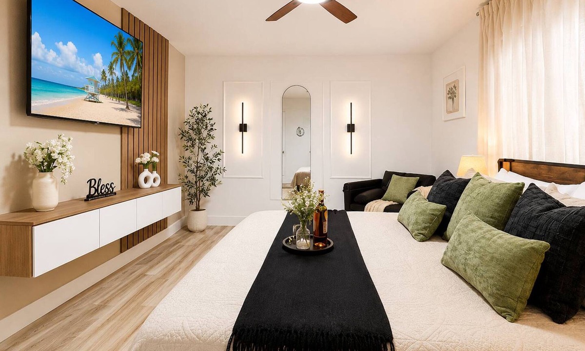 Pembroke Pines Apartment | Modern Suite | King Bed | Free Parking