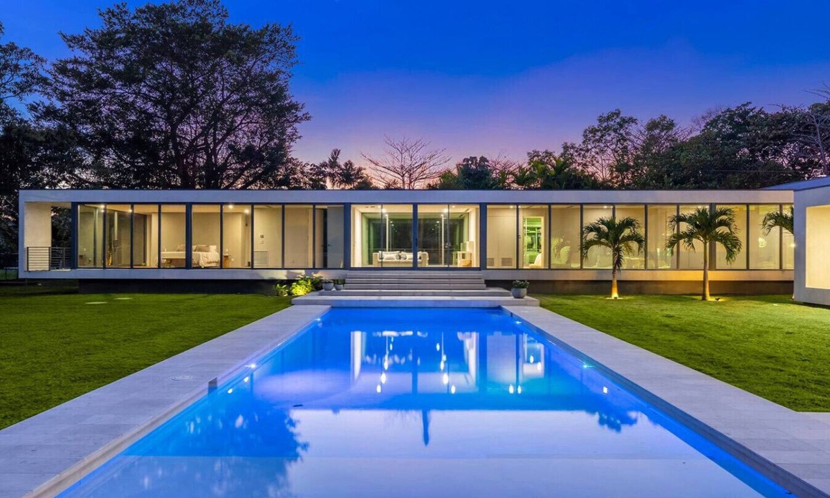 Pinecrest House | Modern Villa w Pool + Spacious Outdoor Living