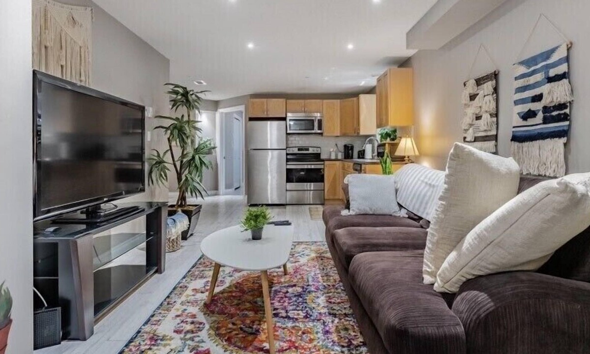 Corman Park No. 344 House | Modest & Peaceful Private HomeAway from Home~ 55 “ TV Free Wifi