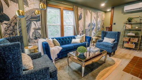 Akron House | Moody 1920 Brick House Hot Tub