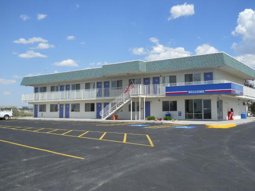 Laramie Hotel | Motel 6-Laramie, WY