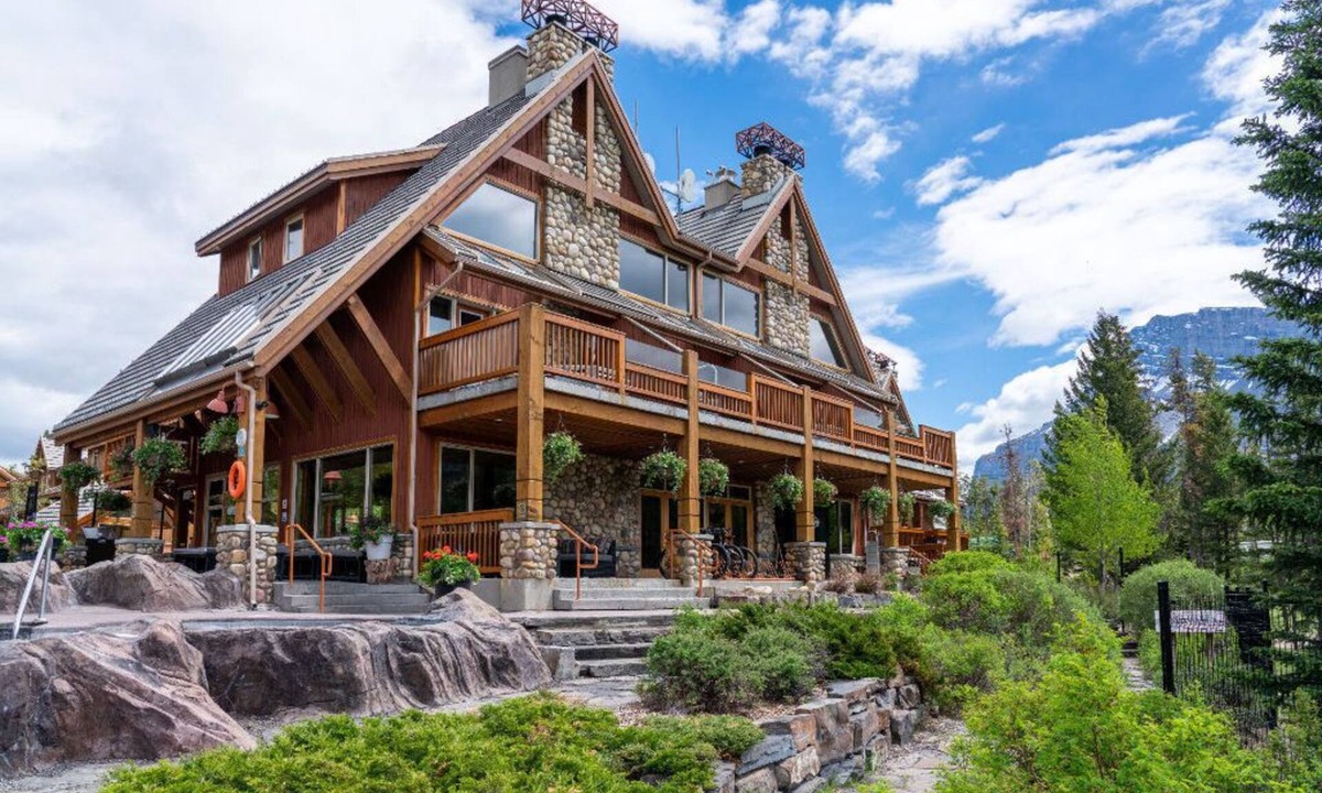 Banff Condo | Mountain Getaway | Great Location/Hot Pools Access