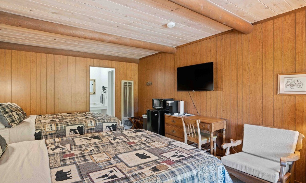 Almont House | Mountain Magic: Cozy Cabins, World-Class Fishing & Rocky Mountain Charm
