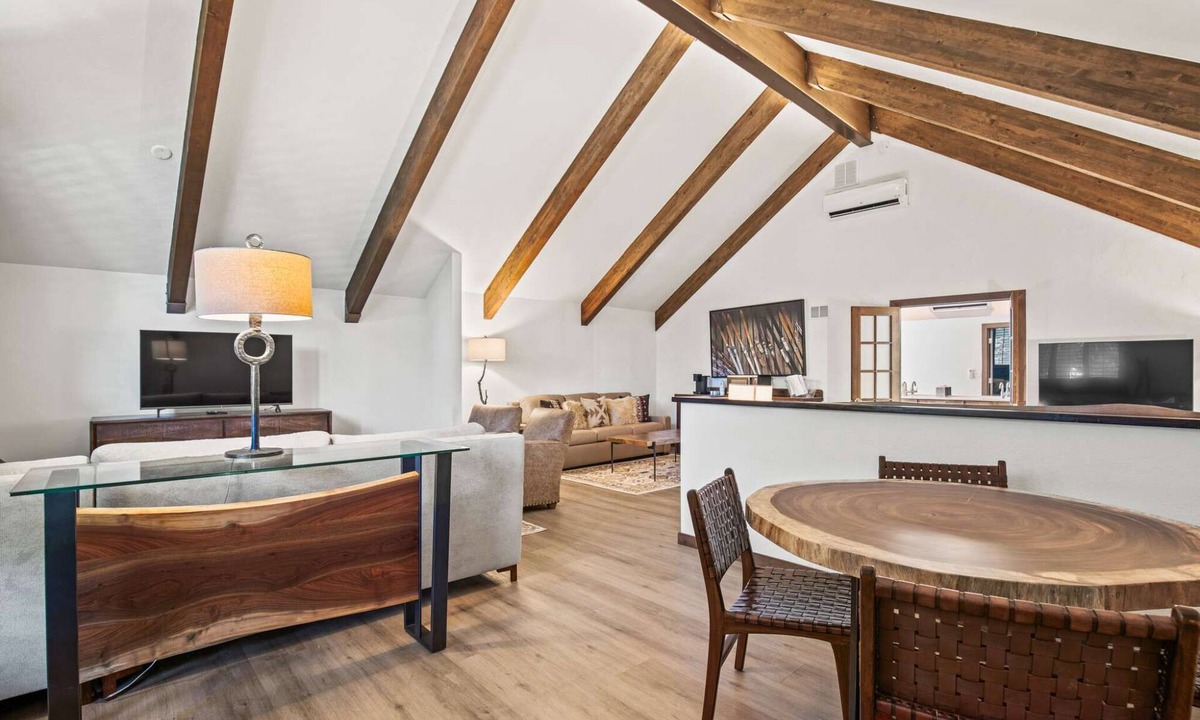 Glenwood Springs Hotel | Mountain Oasis | Biking. Free Breakfast