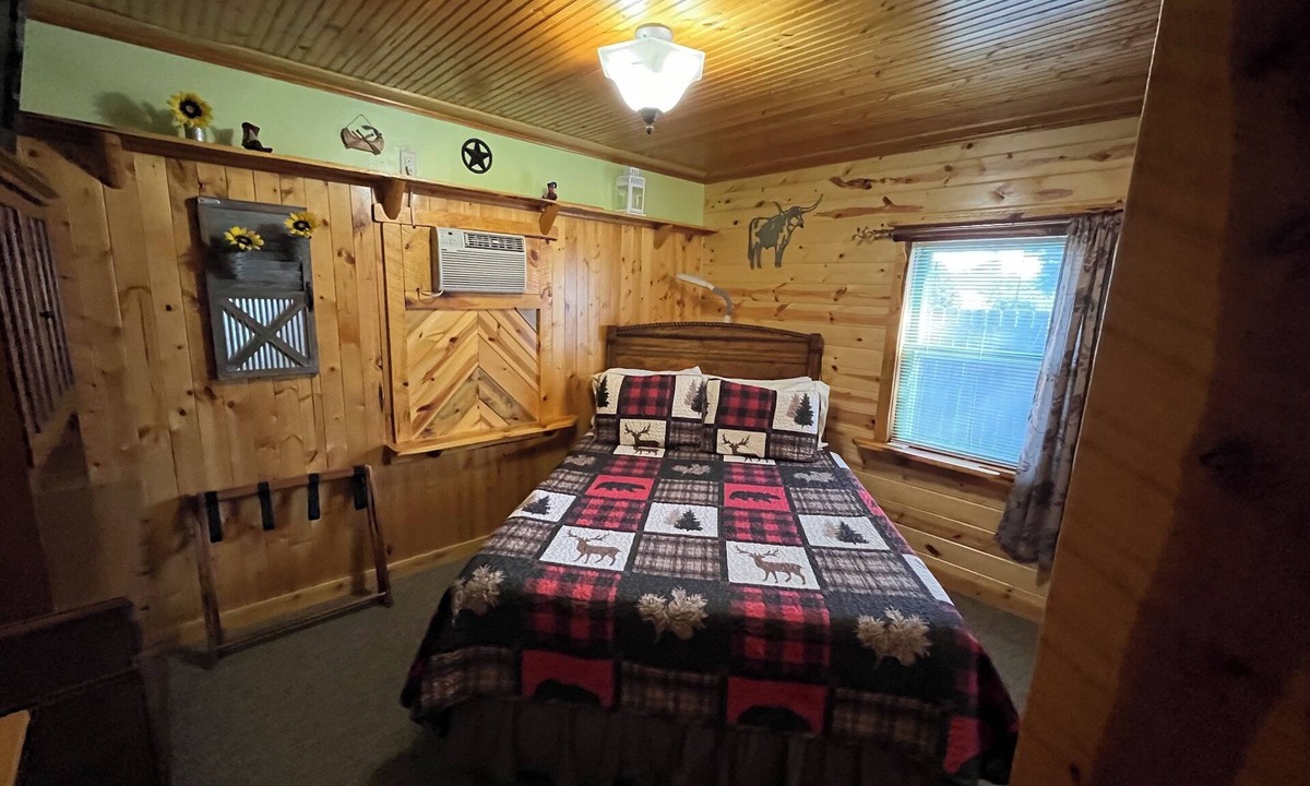 Hill City Cabin | Mountain Peaks Inn, ELKHORN MOUNTAIN SUITE, Downtown Hill City