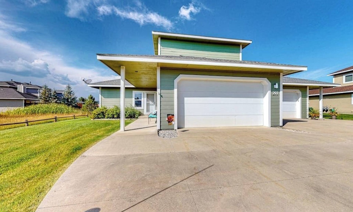 Pagosa Springs House | Mountain-view getaway with deck, pellet grill, fireplace, central AC, & WiFi