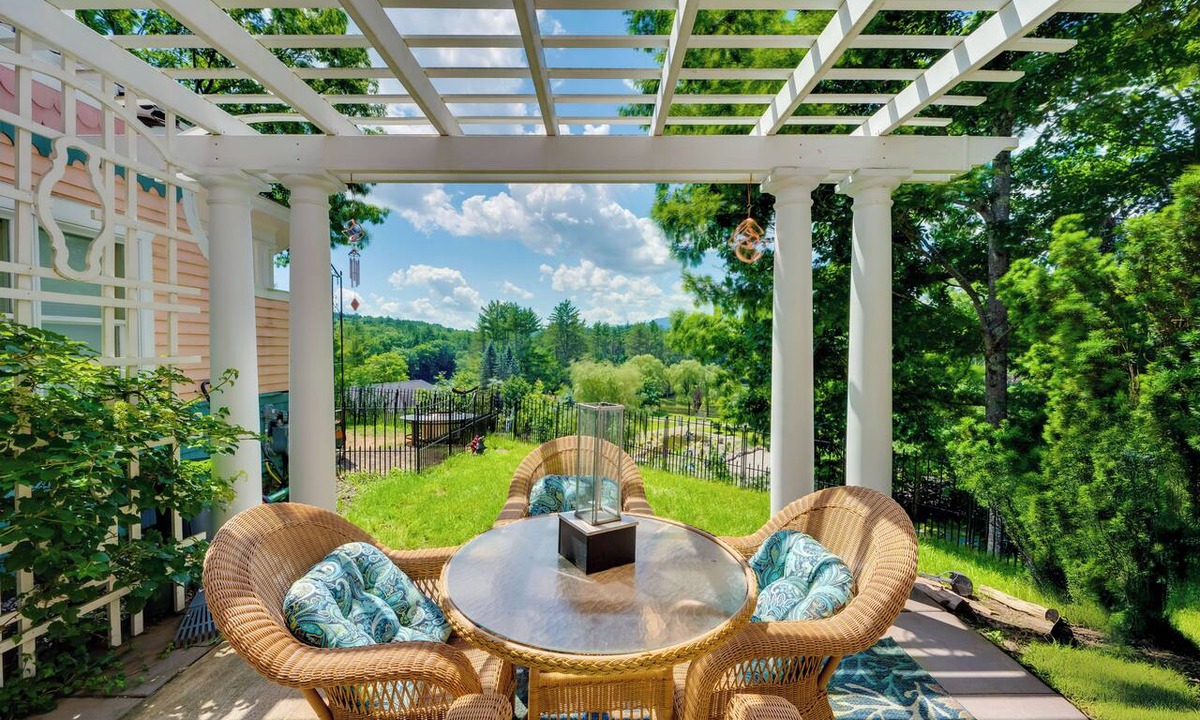 Jackson House | Mountain Views: Beautiful Nestlenook Farm Home!